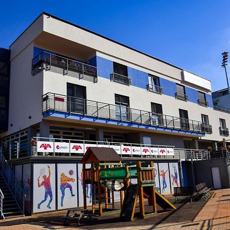 Baseline Sportovy Areal & Penzion Banská Bystrica Exteriör bild