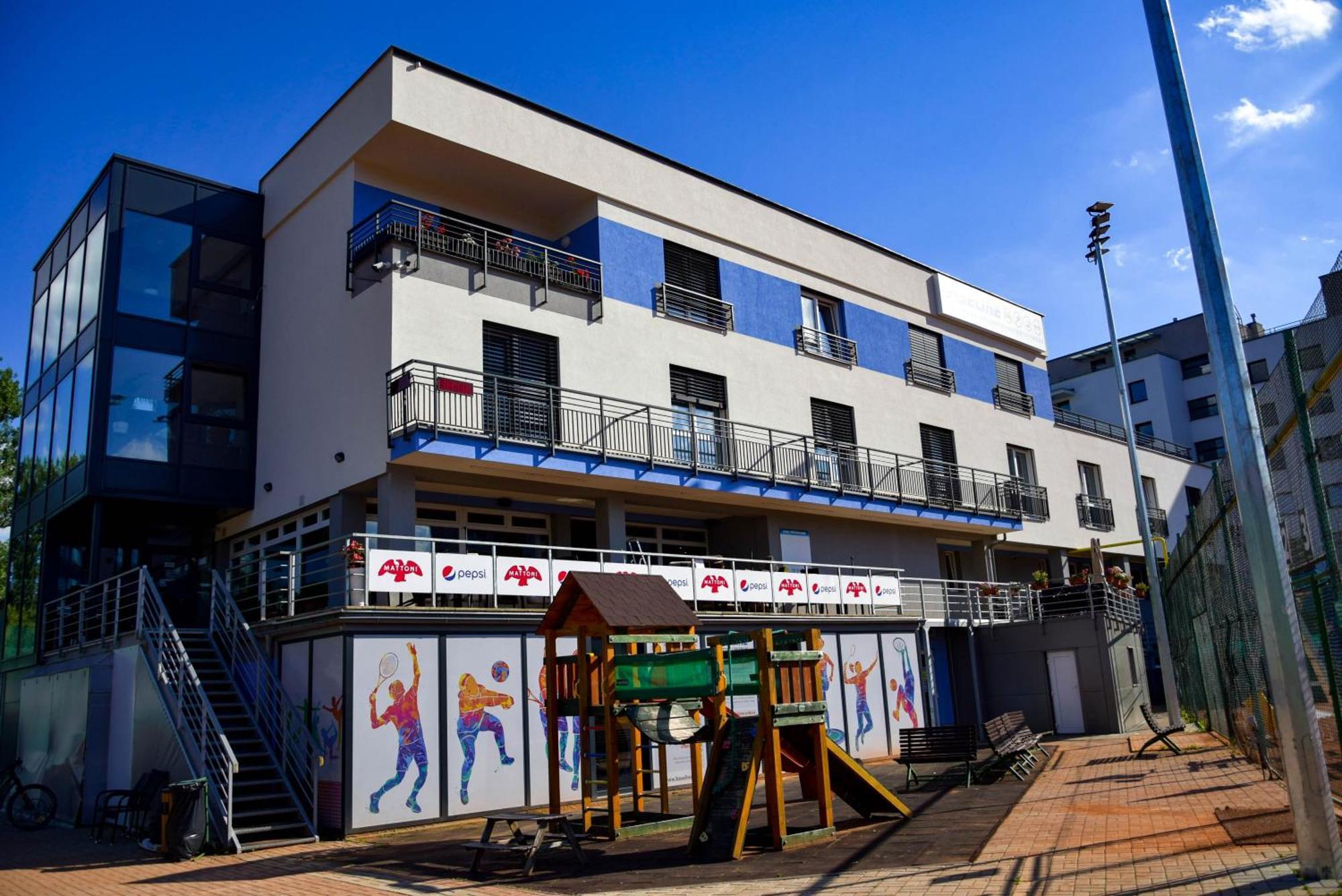 Baseline Sportovy Areal & Penzion Banská Bystrica Exteriör bild